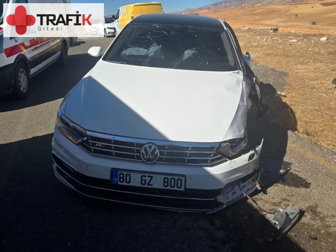 Şırnak'ta Kamyonet ile Otomobil Çarpıştı: 8 Yaralı Hastaneye Kaldırıldı