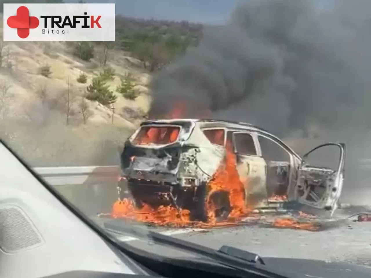 TEM Otoyolu'nda Cip Alev Aldı, Sürücü Son Anda Kurtuldu!