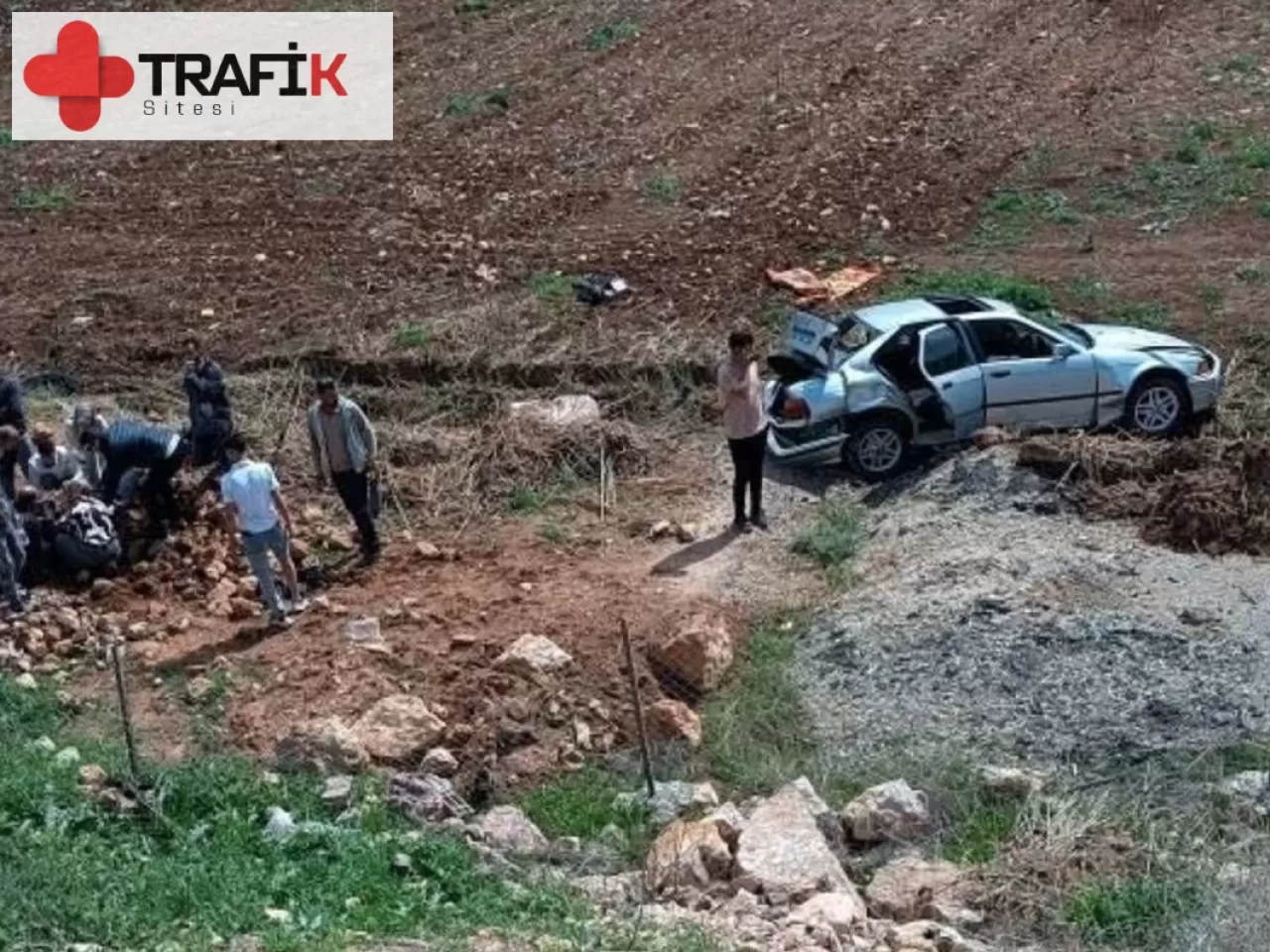 Siirt-Kurtalan Yolunda Şarampole Yuvarlanan Otomobilde 3 Kişi Yaralandı