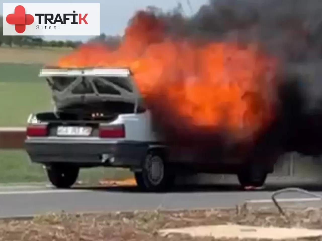 Şanlıurfa'da Seyir Halindeki Otomobil Alev Aldı: Can Kaybı yaşanmadı!