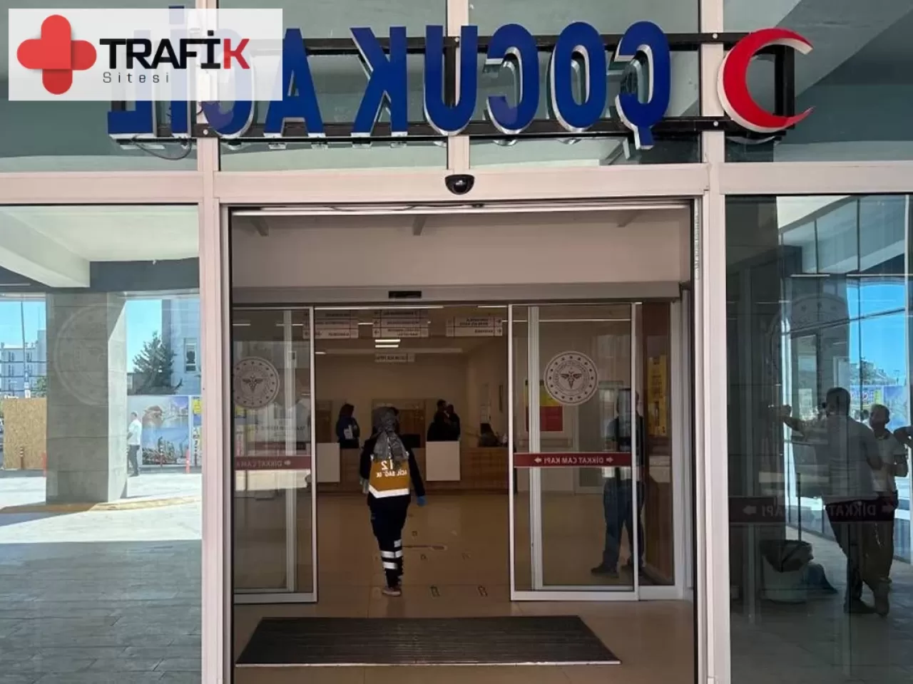 Adıyaman'da otomobilin bagajında mahsur kalan kişi yaşam savaşı veriyor