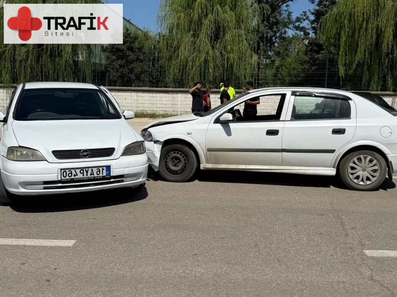 İnegöl'de Otomobiller Çarpıştı: 2 Yaralı!