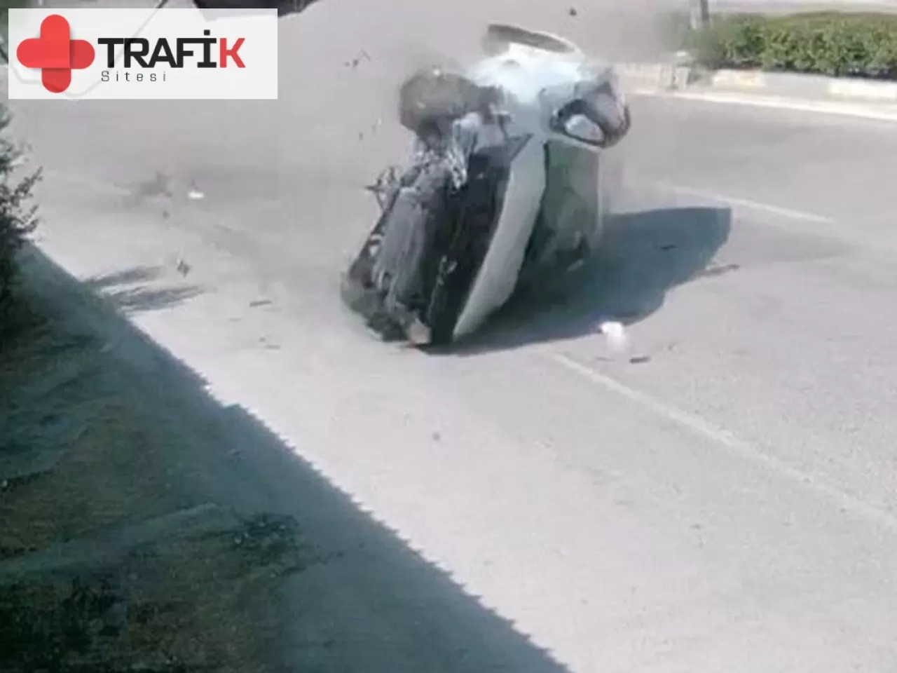 İnegöl'de Kontrolden Çıkan Otomobil Takla Attı, 2 Yaralı