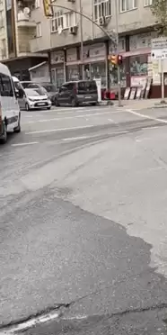 İstanbul Bayrampaşa'da Kafa Kafaya Çarpışan İki Motosikletliden Biri Ağır Yaralandı