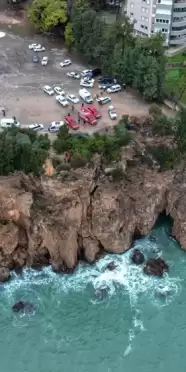 Falezlerden Düşen Otomobil Özel Mıknatısla Aranıyor