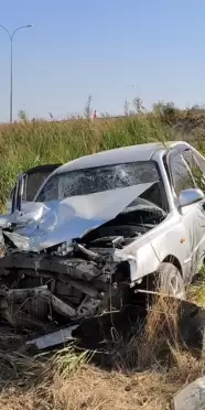 Otomobil Polis Aracına Çarptı, 2'si Çocuk 4 Kişi Yaralandı