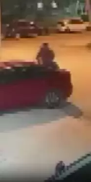 Adana'da Alkollü Saldırganın Araçlara Saldırısı Güvenlik Kamerasında!