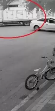Kamyonet Dur Tabelasını Kapatarak Kazaya Sebep Oldu!