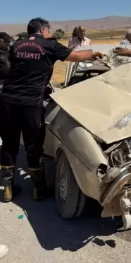 Kahramanmaraş'ta Otomobil ile Kamyonet Çarpıştı: İki Yaralı Hastaneye Kaldırıldı
