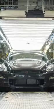 Nissan, efsanevi R35 GT-R modeline veda ederken, fabrika çalışanları duygusal bir kutlama gerçekleştirdi.