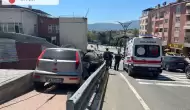İzmit'te Bir Otomobil Kırmızı Işıkta Bekleyen Araca Çarptı: 5 Yaralı!