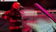 Balıkesir Gömeç'te İtfaiye Ekipleri Yanan Otomobili Söndürdü