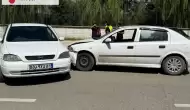İnegöl'de Otomobiller Çarpıştı: 2 Yaralı!