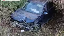 Sürücü direksiyon hakimiyetini kaybetti, otomobil şarampole uçtu