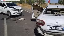 Şanlıurfa'da İki Otomobilin Çarpıştığı Kazada Beş Kişi Yaralandı!