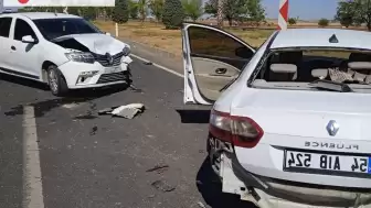 Şanlıurfa'da İki Otomobilin Çarpıştığı Kazada Beş Kişi Yaralandı!