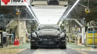 Nissan, efsanevi R35 GT-R modeline veda ederken, fabrika çalışanları duygusal bir kutlama gerçekleştirdi.
