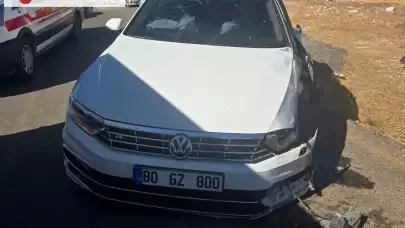 Şırnak'ta Kamyonet ile Otomobil Çarpıştı: 8 Yaralı Hastaneye Kaldırıldı