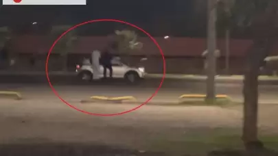 Samsun'da Gençlerden Tehlikeli Hareket: SUV Aracın Üzerine Çıktılar!