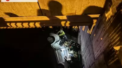 Ümraniye'de 10 Metreden Düşen Otomobilin Sürücüsü Kurtuldu