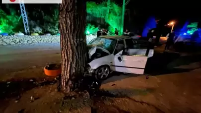 Alanya'da ağaca çarpan otomobilde 1 kişi hayatını kaybetti, 3 kişi yaralandı