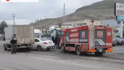 Şırnak'ta Kamyonet ile Otomobil Kaza Yaptı: 5 Yaralı!