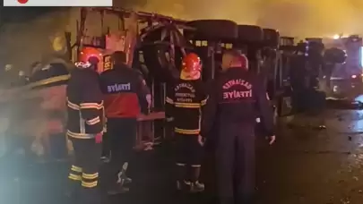 "Gaziantep'te Zincirleme Kaza: 1 Ölü, 19 Yaralı Olay Yerindeki İncelemeler Devam Ediyor"