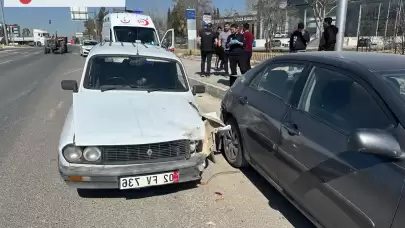 Adıyaman'da Park Halindeki Otomobile Çarptı: 1 Yaralı!