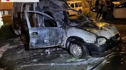 Araç Park halindeyken Alev Aldı