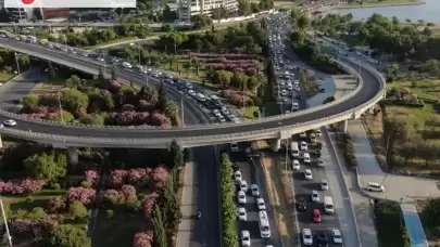 İzmir'de Trafikteki Araç Sayısı 1.98 Milyona Ulaştı, Artış Devam Ediyor