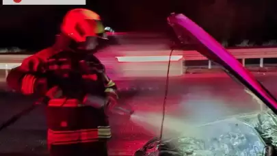 Balıkesir Gömeç'te İtfaiye Ekipleri Yanan Otomobili Söndürdü