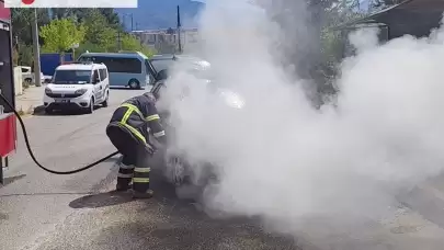 "Seyir halindeki araç alev aldı, olay yerine itfaiye ekipleri sevk edildi"