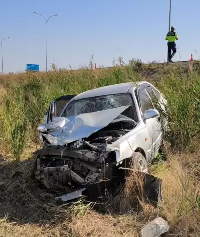 Otomobil Polis Aracına Çarptı, 2'si Çocuk 4 Kişi Yaralandı