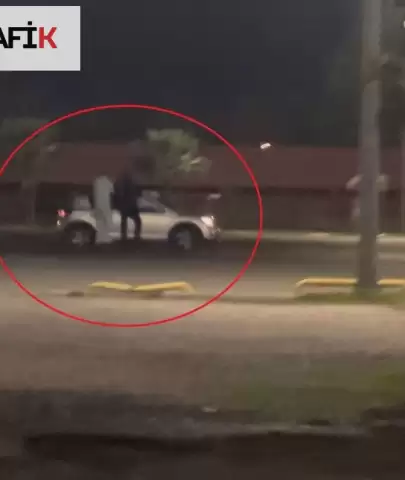 Samsun'da Gençlerden Tehlikeli Hareket: SUV Aracın Üzerine Çıktılar!