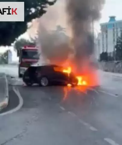İstanbul Pendik'te Otomobilde Çıkan Yangın Hızla Söndürüldü!