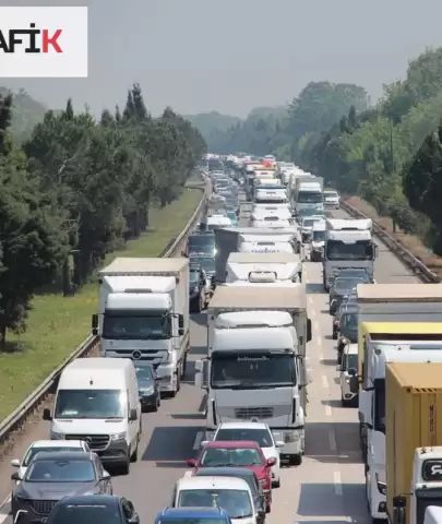 Anadolu Otoyolu Sakarya Geçişinde TIR Makasladı, Uzun Araç Kuyrukları Oluştu