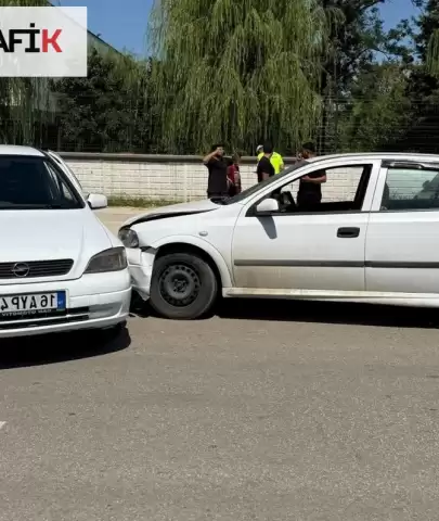 İnegöl'de Otomobiller Çarpıştı: 2 Yaralı!