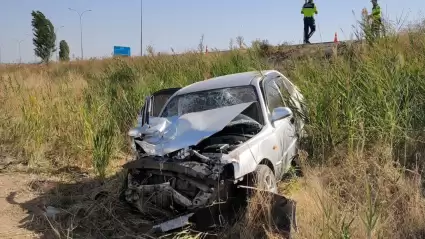 Otomobil Polis Aracına Çarptı, 2'si Çocuk 4 Kişi Yaralandı