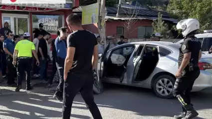 Kars'ta Ehliyetsiz Sürücü, Polisin İhtarına Uymayarak 88 Yaşındaki Kişiye Çarptı