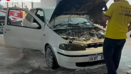 Alışveriş Merkezi Otoparkında Otomobil Yangını Çıktı
