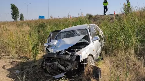 Otomobil Polis Aracına Çarptı, 2'si Çocuk 4 Kişi Yaralandı