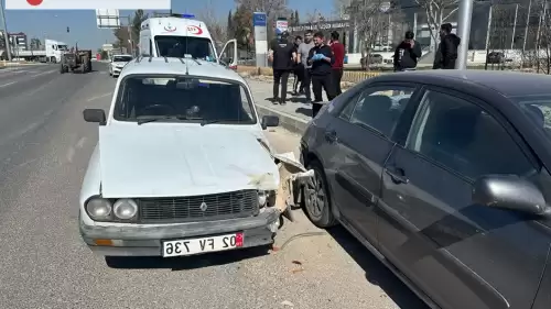 Adıyaman'da Park Halindeki Otomobile Çarptı: 1 Yaralı!
