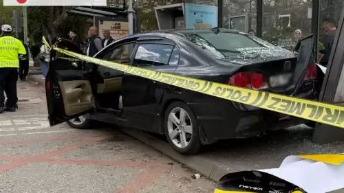 Gaziantep'te Otobüs Durağına Dalan Otomobilde 5 Kişi Yaralandı, Soruşturma Başlatıldı.