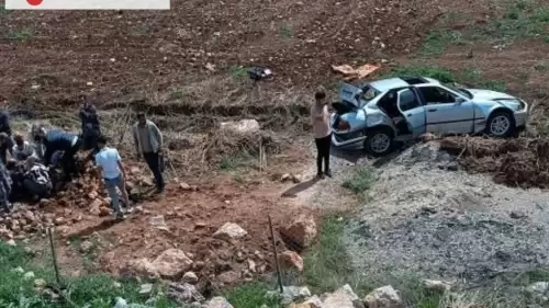 Şarampole yuvarlanan otomobilde üç kişi yaralandı