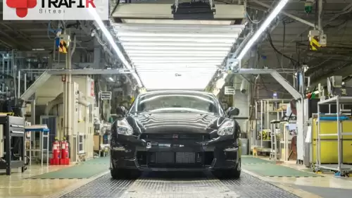 Nissan, efsanevi R35 GT-R modeline veda ederken, fabrika çalışanları duygusal bir kutlama gerçekleştirdi.