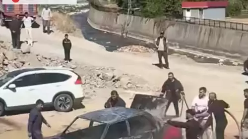 Torul ilçesinde park halindeki otomobil yangınla kül oldu!