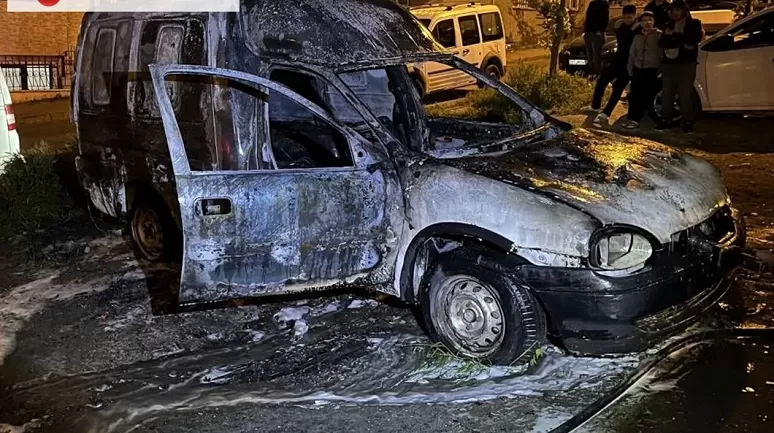 Araç Park halindeyken Alev Aldı