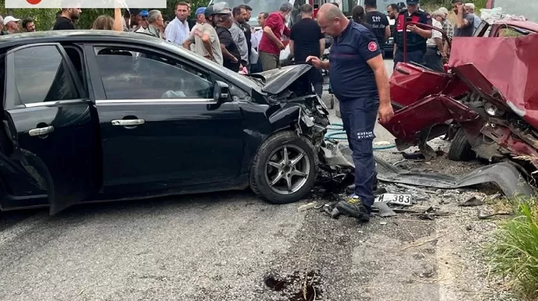 Balıkesir'de iki otomobil çarpıştı: Dört yaralı