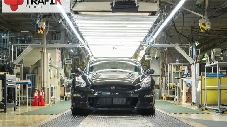 Nissan, efsanevi R35 GT-R modeline veda ederken, fabrika çalışanları duygusal bir kutlama gerçekleştirdi.