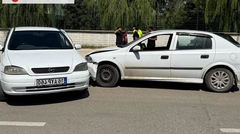 İnegöl'de Otomobiller Çarpıştı: 2 Yaralı!
